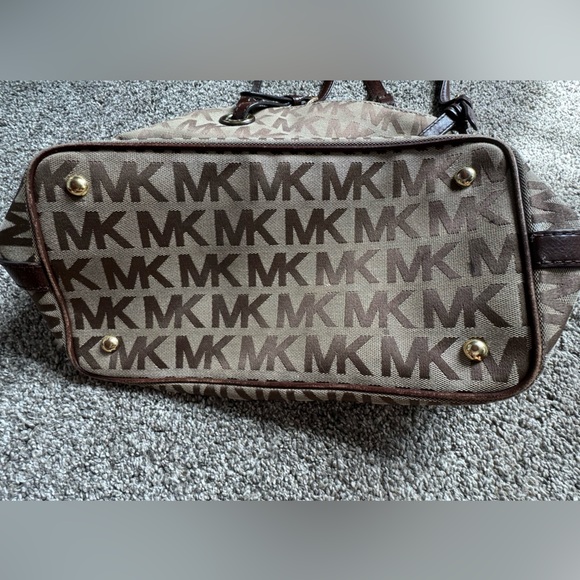 Michael Kors cloth hobo style bag. - Picture 4 of 7